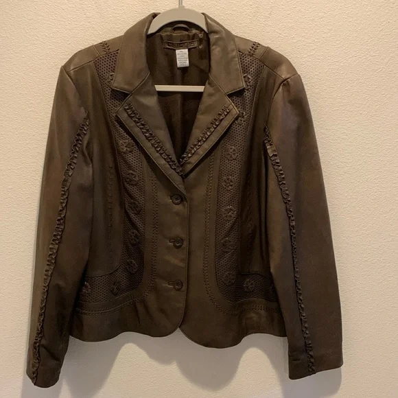 CHICO’s Womens Brown Leather Crop Length Jacket. Buttery Soft. Nice detail.​​​​​ - Picture 2 of 14